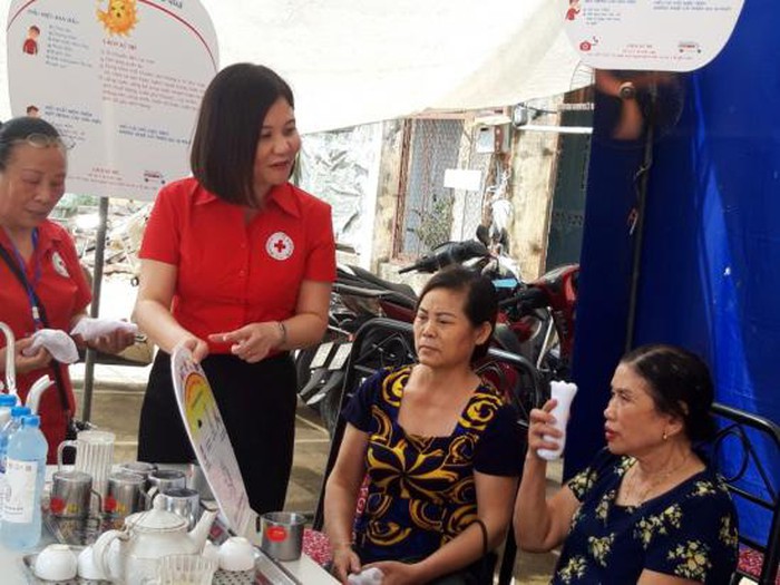 ベトナム赤十字社はハノイ赤十字社と協力して、548 Tran Cung通りと527 Pham Van Dong通り（Bac Tu Liem区）で無料な避暑シェルターを試験的に設置した。同活動はドイツ赤十字社が援助するプログラムの一部である。3