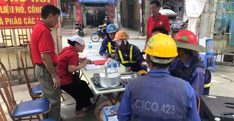 ベトナム赤十字社はハノイ赤十字社と協力して、548 Tran Cung通りと527 Pham Van Dong通り（Bac Tu Liem区）で無料な避暑シェルターを試験的に設置した。同活動はドイツ赤十字社が援助するプログラムの一部である。