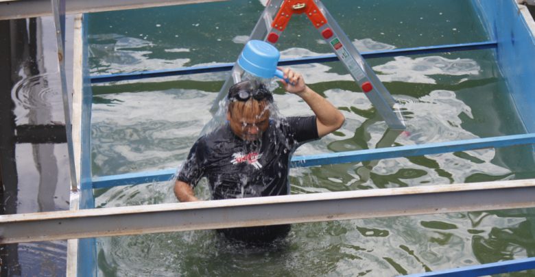 日本人専門家：トーリック川の水質浄化試験タンクで浴びる4