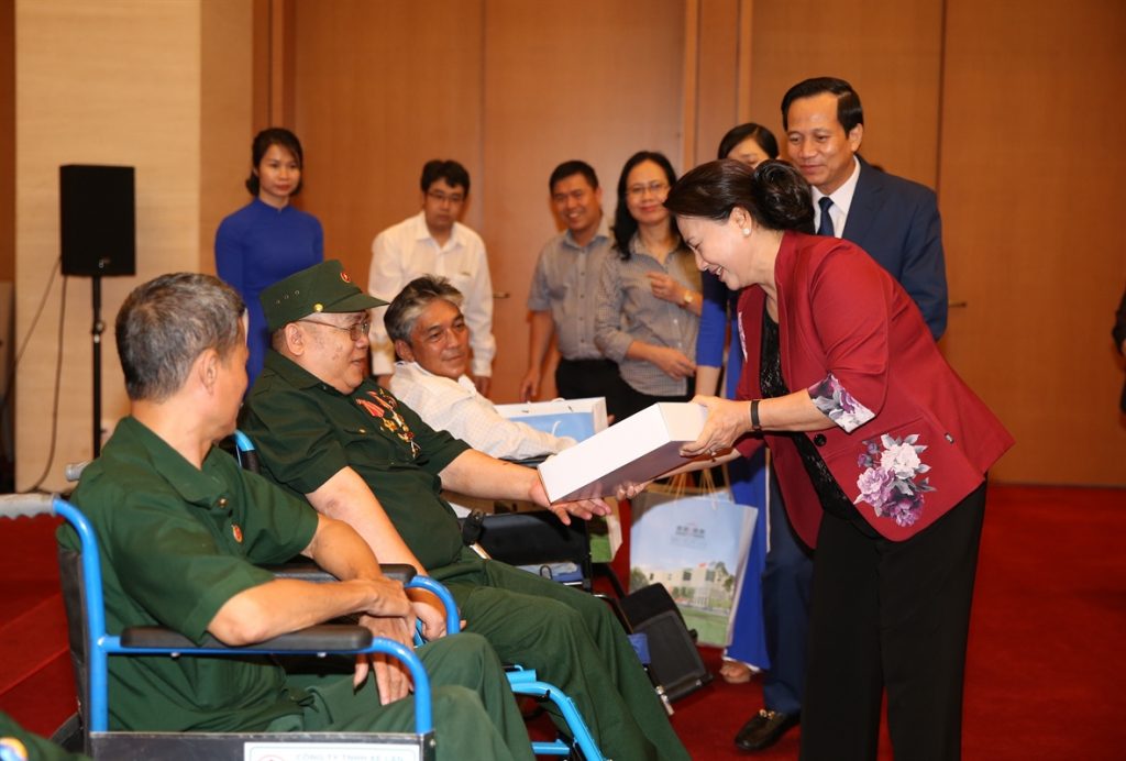 首相：重度の傷病兵500人を表彰する式典に出席1