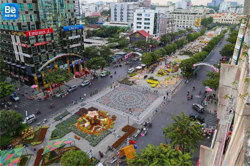 Nguyen Hueウォーキングストリートにて花と木を追加植えます1
